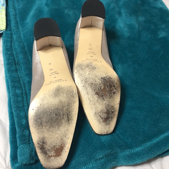 Bandolino silk silver pumps size 9 1/2 medium - Picture 3 of 4